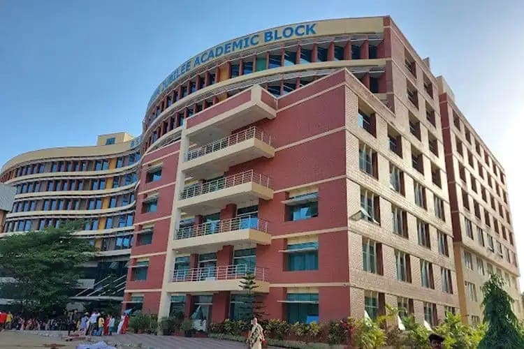 BMS College of Engineering modern academic blocks and heritage campus in Basavanagudi